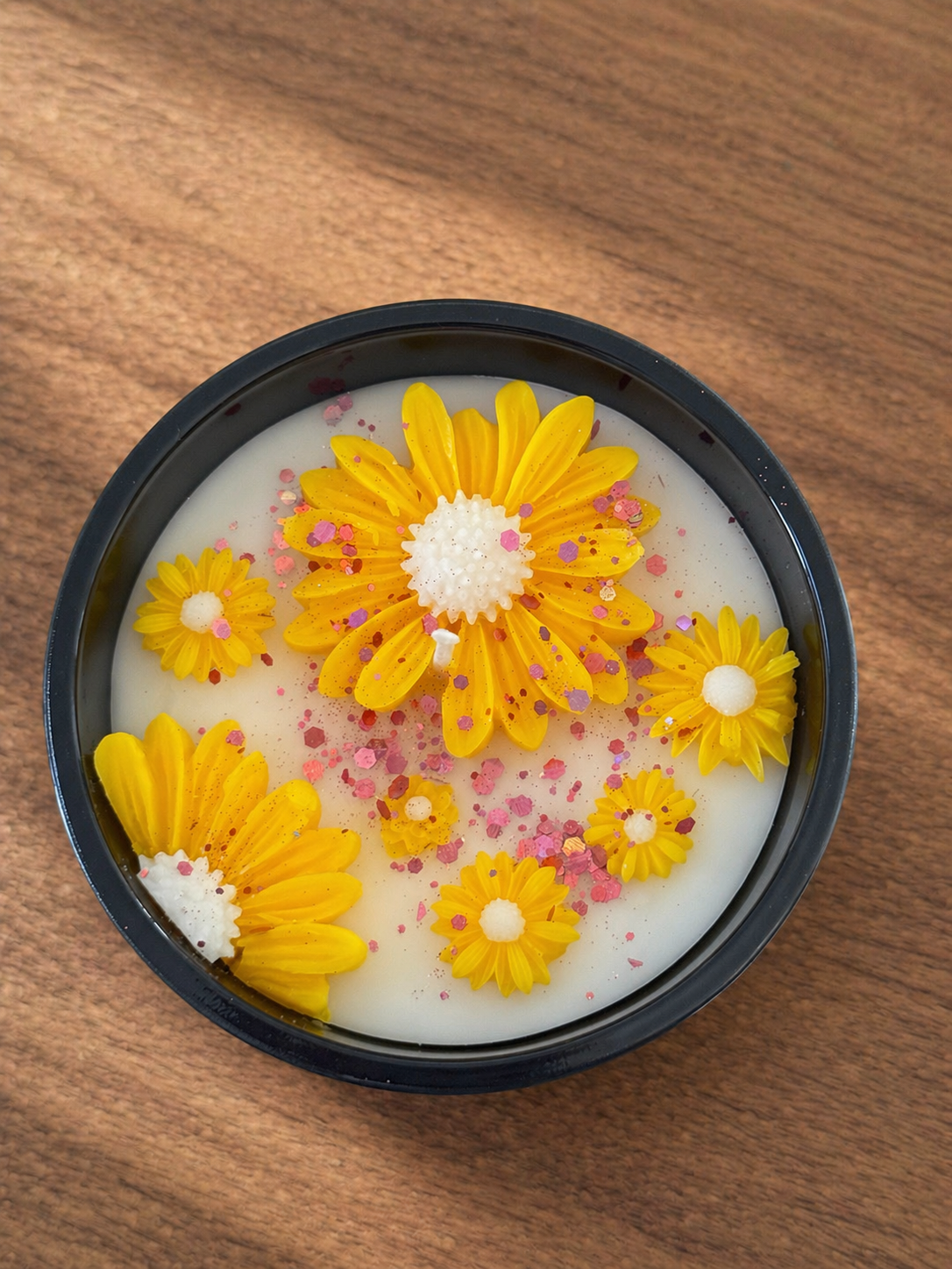 Yellow daisy’s Extra large (XXL) black sleek jar