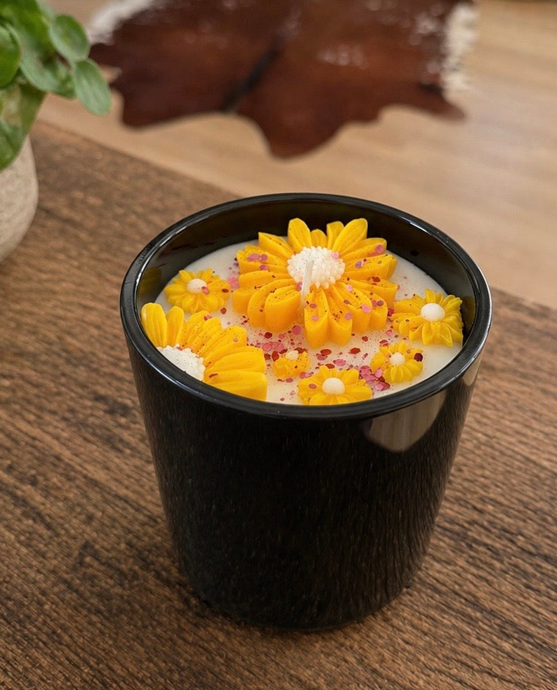 Yellow daisy’s Extra large (XXL) black sleek jar